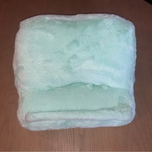 Pillowfort tablet holder